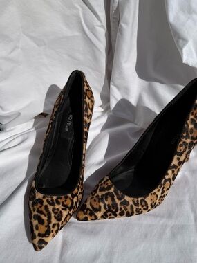 Leopard Print textured Pointed Toe Women's Pumps - Brown
